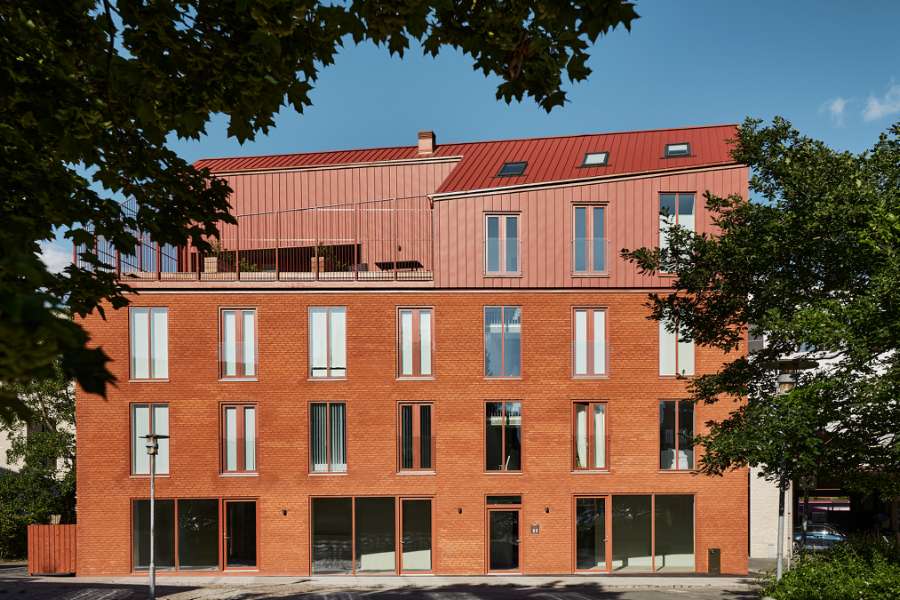 Atypisk asymmetri med stål på toppen, Bjerggade 2, 4600 Køge